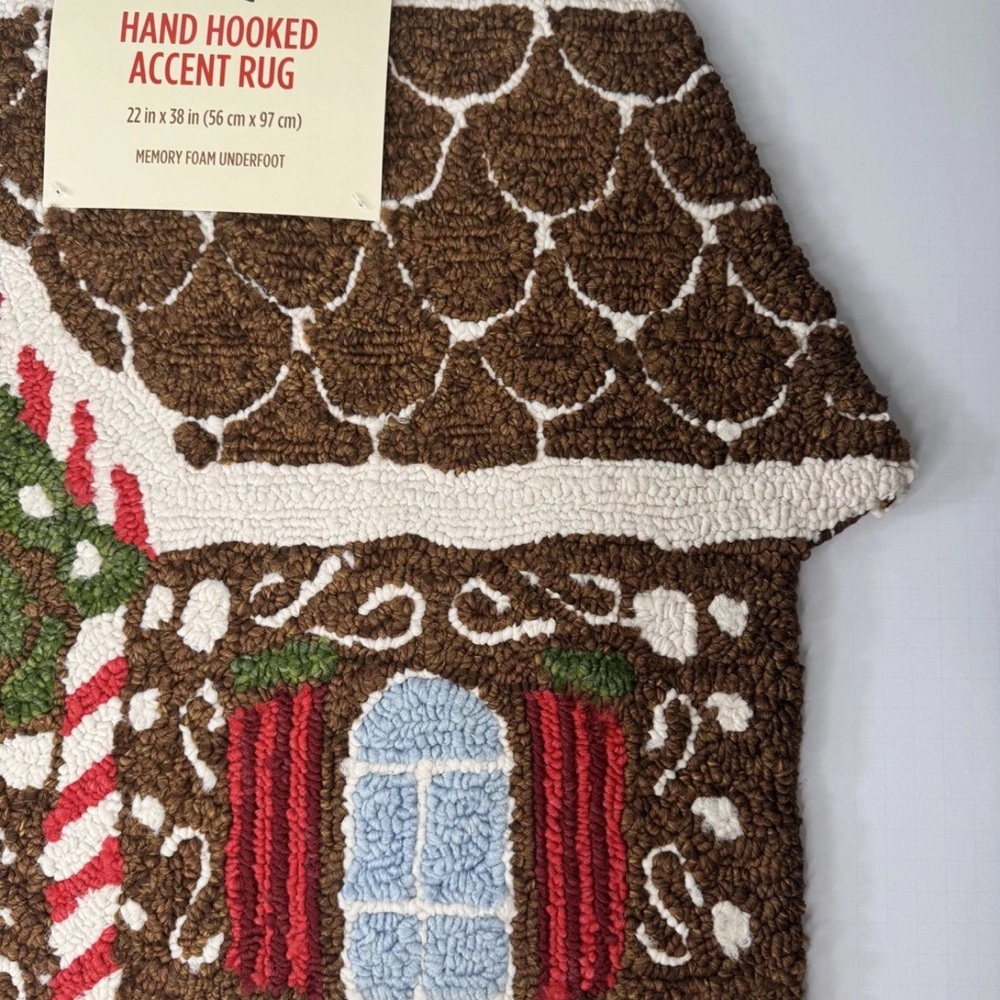 Christmas GingerBread Rug ~ Hand Hooked ~ Memory Foam Padding ~ 22” x 38” - Picture 5 of 9